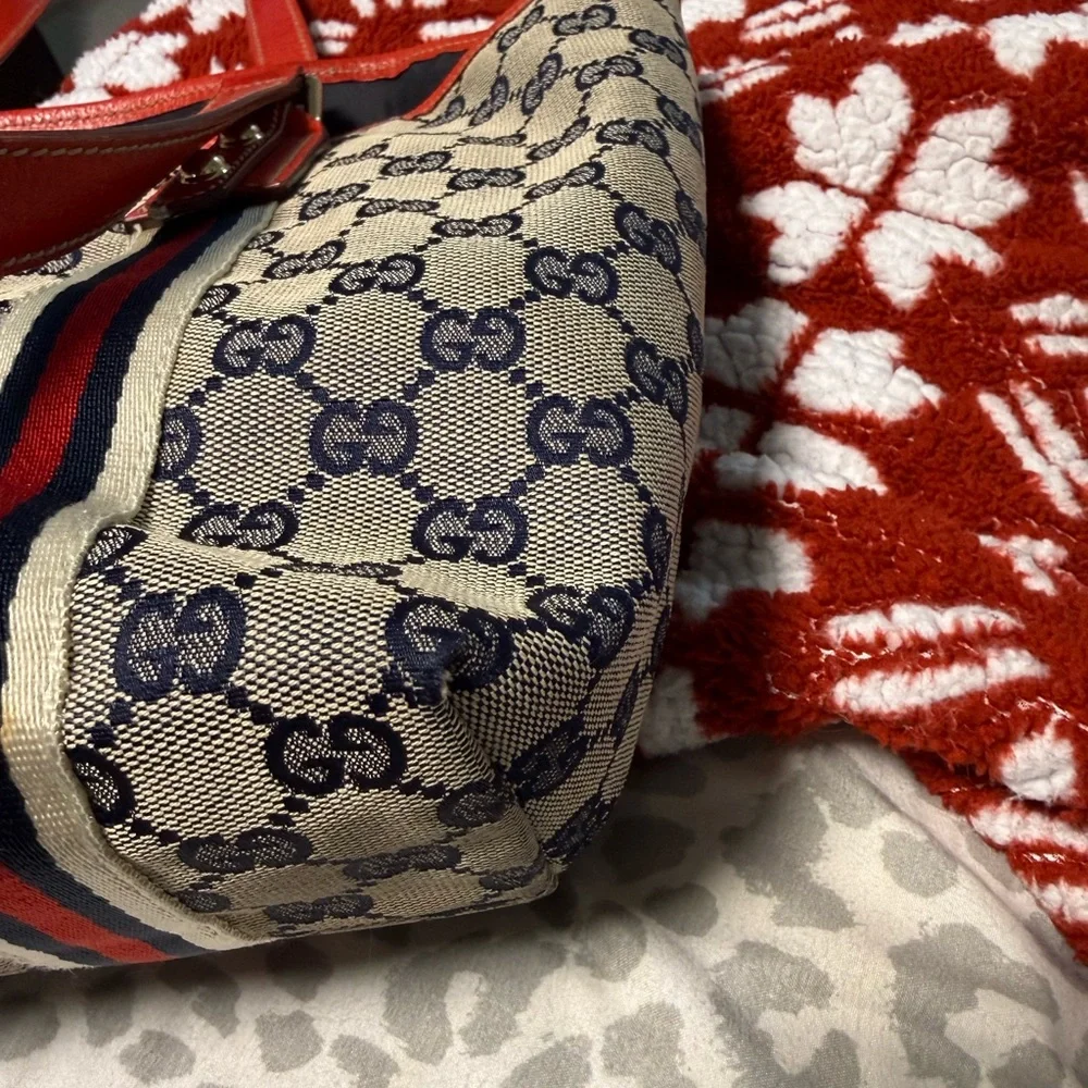 Authentic Gucci tote tan and red. Comes with certificate of authenticity - Picture 10 of 12